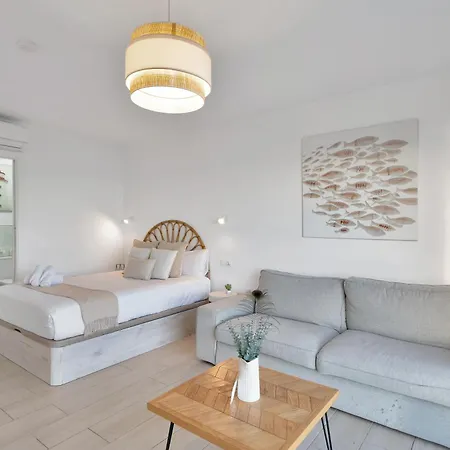 Aio Seaview - Prime Location & Sea Views Estepona