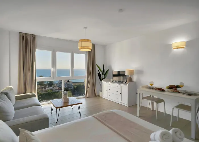 Aio Seaview - Prime Location & Sea Views * אסטפונה