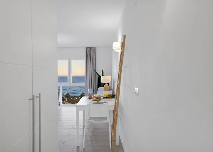 דירה Aio Seaview - Prime Location & Sea Views אסטפונה