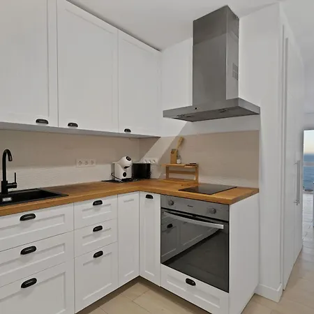 Aio Seaview - Prime Location & Sea Views