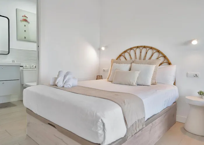 Aio Seaview - Prime Location & Sea Views *