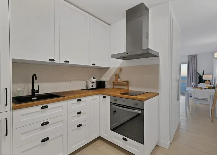 Aio Seaview - Prime Location & Sea Views