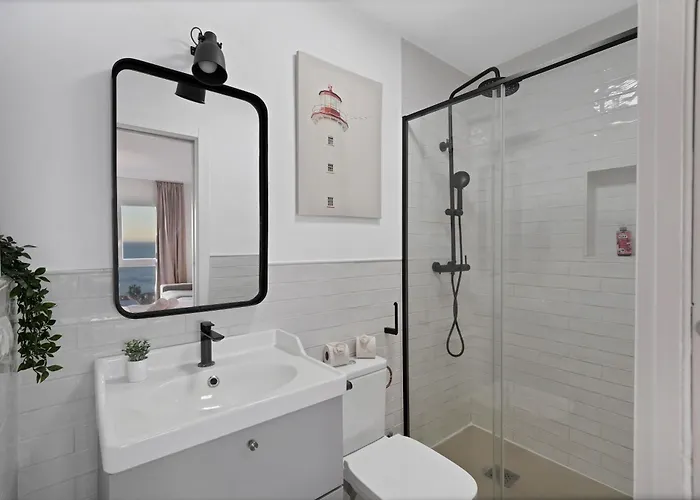 Aio Seaview - Prime Location & Sea Views *