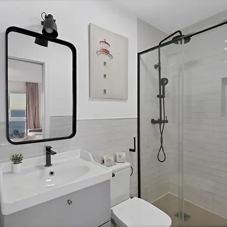 Aio Seaview - Prime Location & Sea Views *